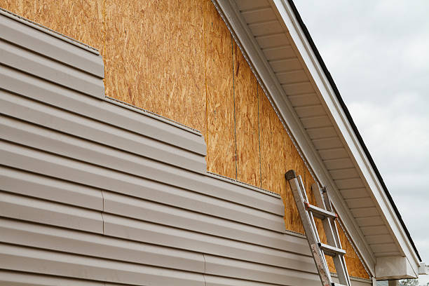 Professional Siding Contractor technician working in Pomeroy, WA